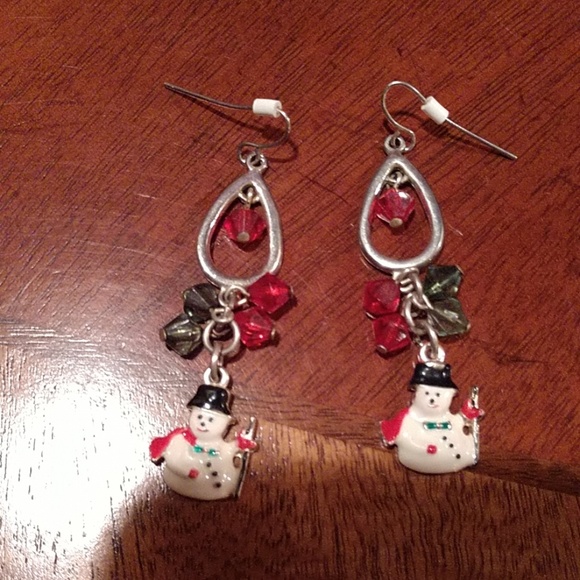 Jewelry - FREE snowman earrings w/ $15 purchase